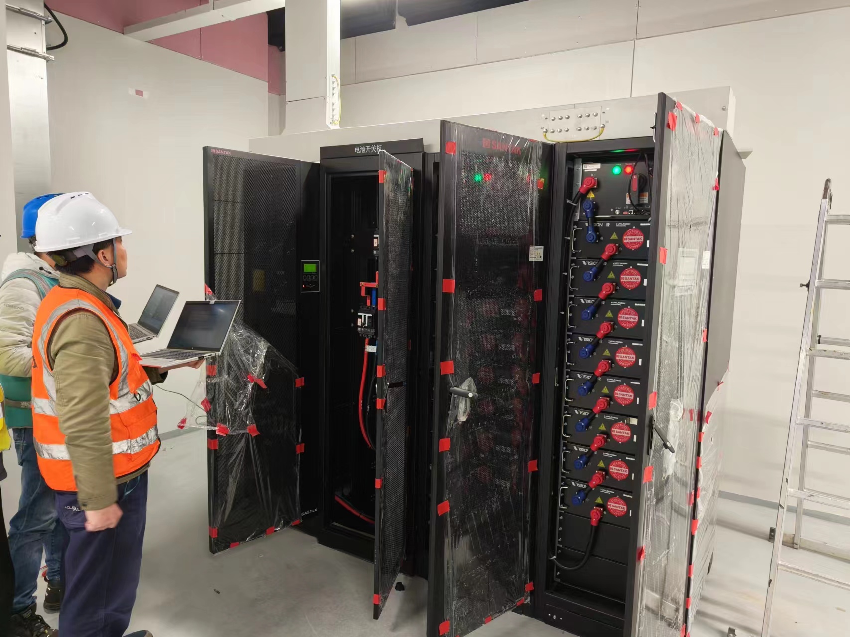 山特200K配置锂电池项目